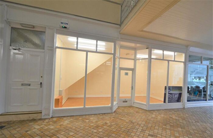 Detached House To Rent In Shop In Queen's Walk, Barnstaple, EX32