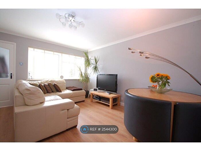 1 Bedroom Maisonette To Rent In Willowhayne Drive, Walton-On-Thames, KT12