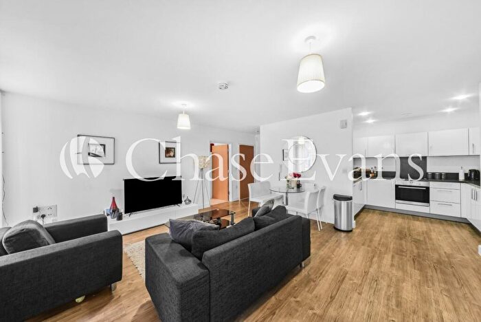 2 Bedroom Flat For Sale In Oxley Square, St. Andrew's, Bromley-By-Bow, London, E3