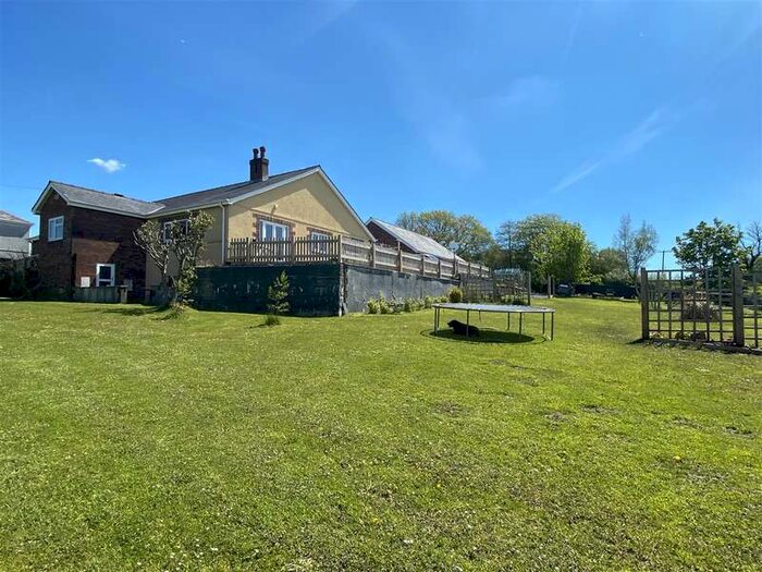 4 Bedroom Bungalow For Sale In Kings Road, Llandybie, Ammanford, SA18