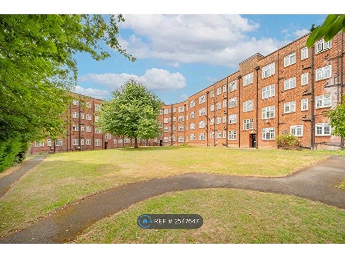 4 Bedroom Flat To Rent In The Burroughs, London, NW4