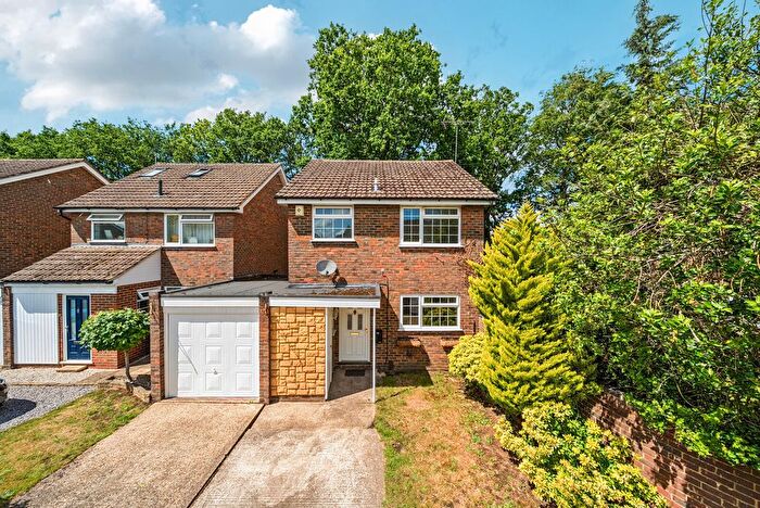 3 Bedroom Detached House For Sale In Bishops Wood, Goldsworth Park, GU21