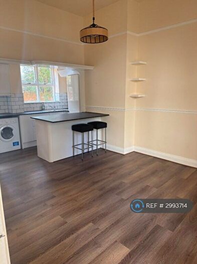 1 Bedroom Flat To Rent In Tower House, West Byfleet, KT14