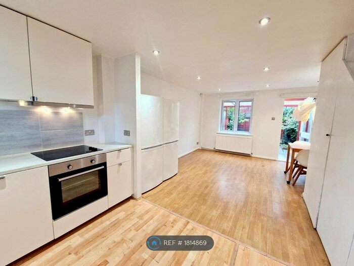 3 Bedroom Terraced House To Rent In Emerald Close, London, E16