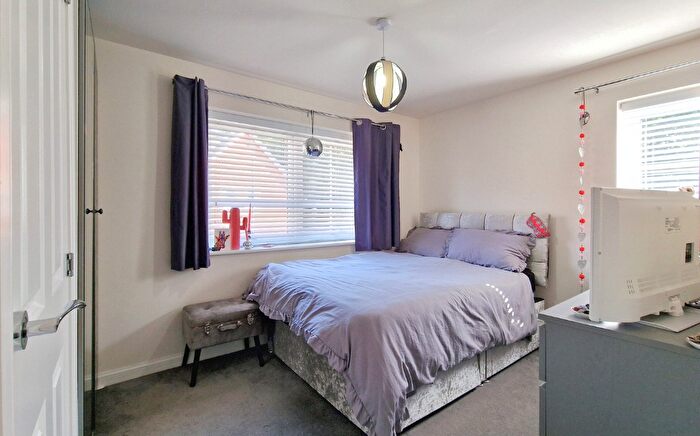 3 Bedroom End Of Terrace House For Sale In Compton Mead, Crowthorne, Berkshire, RG45