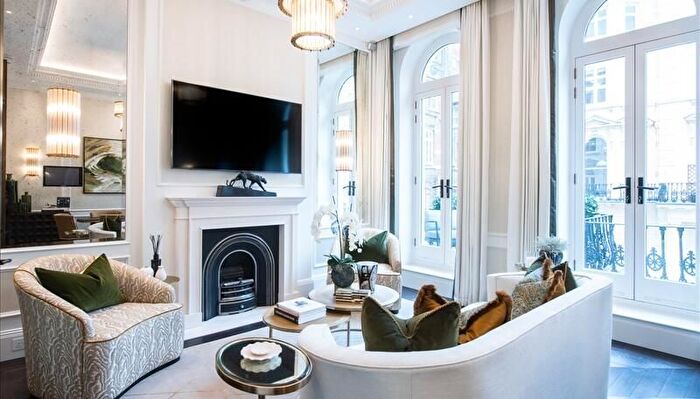 2 Bedroom Flat To Rent In Prince Of Wales Terrace, Kensington, London, W8