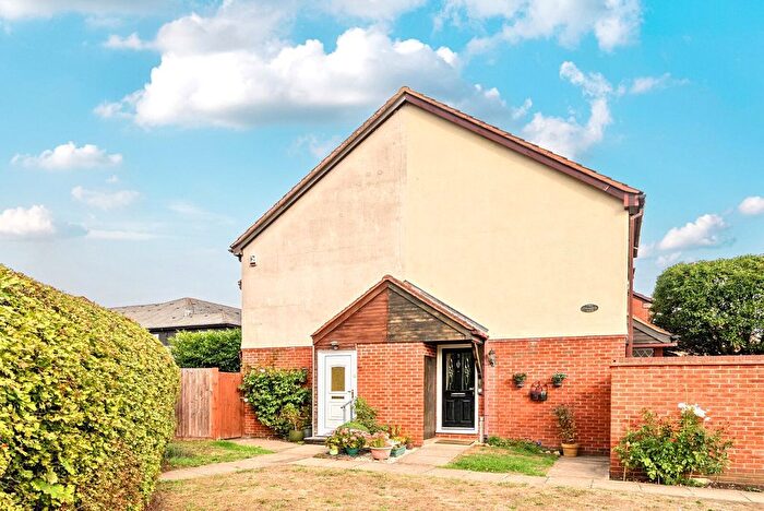 2 Bedroom Semi-Detached House For Sale In Cheshire Close, Ottershaw, KT16