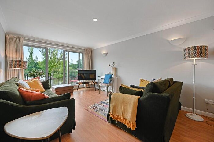 4 Bedroom Town House To Rent In Chantry Place, Eton, SL4