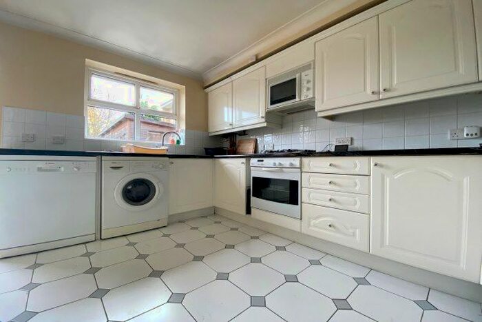 3 Bedroom Town House To Rent In Station Road, Orpington BR6