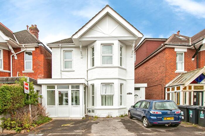 2 Bedroom Flat For Sale In Harvey Road, Bournemouth, Dorset, BH5