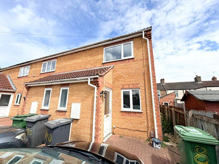 3 Bedroom End Of Terrace House To Rent In Fengate Close, Peterborough, PE1