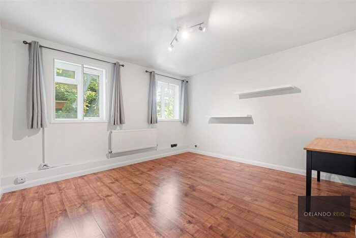 3 Bedroom Flat To Rent In Rosebery Avenue, Clerkenwell, EC1R