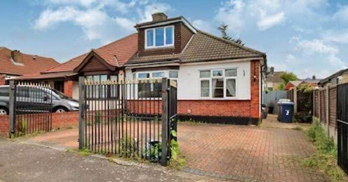 4 Bedroom Semi-Detached Bungalow For Sale In Waverley Gardens, Grays, Essex, RM16