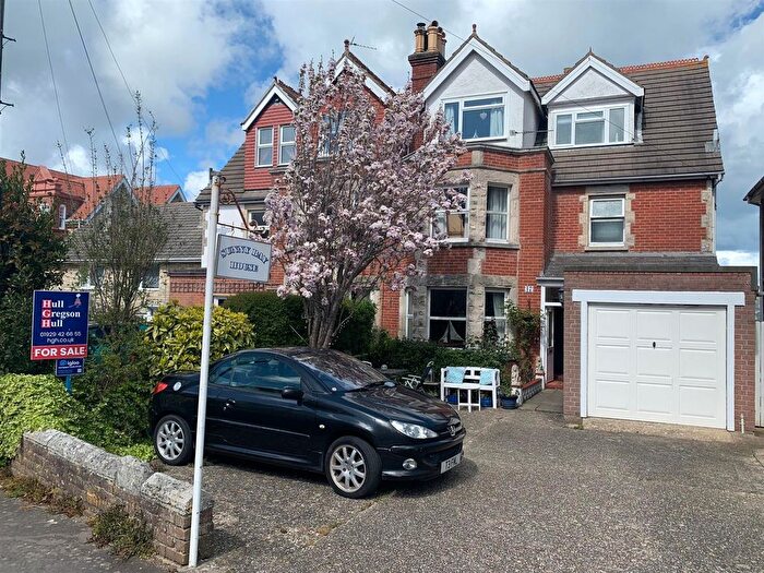 6 Bedroom Property For Sale In Cluny Crescent, Swanage, BH19