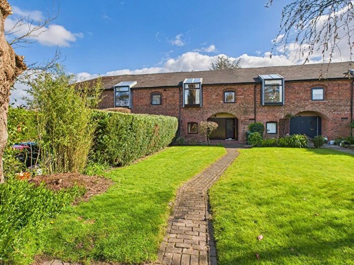 3 Bedroom Barn Conversion For Sale In The Stables, Station Lane, CH3