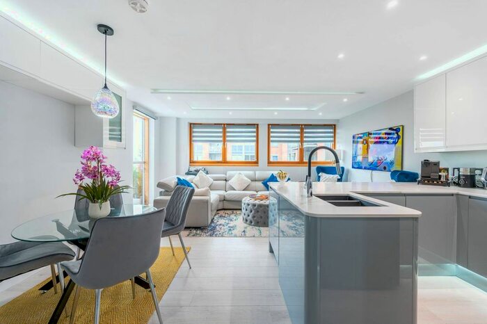 2 Bedroom Flat To Rent In Donnington Road, Willesden, London, NW10