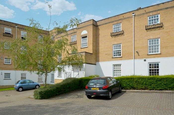 1 Bedroom Flat To Rent In Leigh Hunt Drive, Southgate, N14