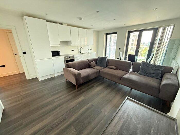 2 Bedroom Flat To Rent In Granville Road, London, NW2