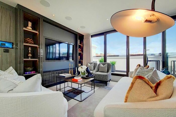 3 Bedroom Maisonette To Rent In Prince Of Wales Terrace, Kensington, London, W8