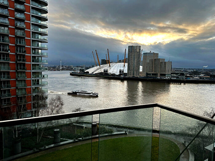 2 Bedroom Flat For Sale In Fairmont Avenue, London, E14