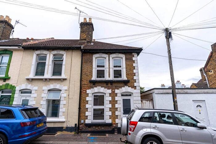 2 Bedroom Terraced House To Rent In Cross Street, Rochester, Kent, ME2