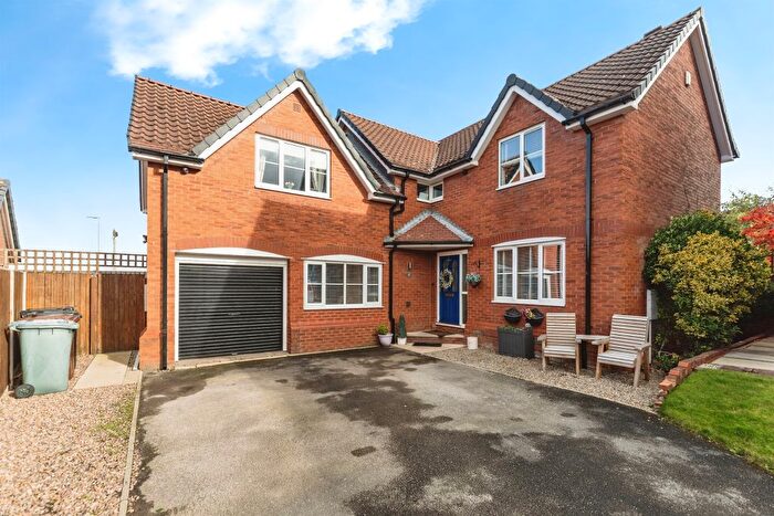 5 Bedroom Detached House For Sale In Grange Park Drive, Churwell, Leeds, LS27