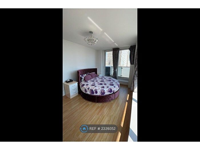 3 Bedroom Flat To Rent In Navigation Court, London, E16