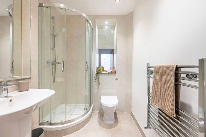 1 Bedroom Flat For Sale In Fraser Road, Perivale, Greenford, UB6