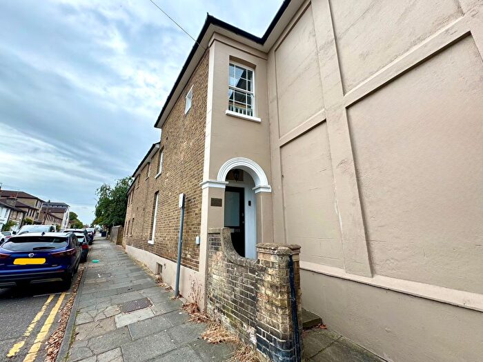 2 Bedroom Flat To Rent In New London Road, Chelmsford, Essex, CM2