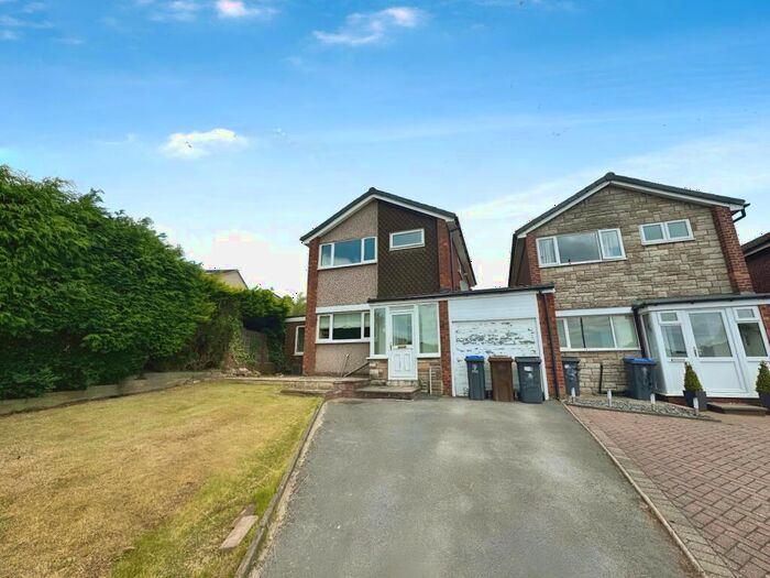 3 Bedroom Link Detached House To Rent In Wallbridge Drive, Leek, Staffordshire, ST13