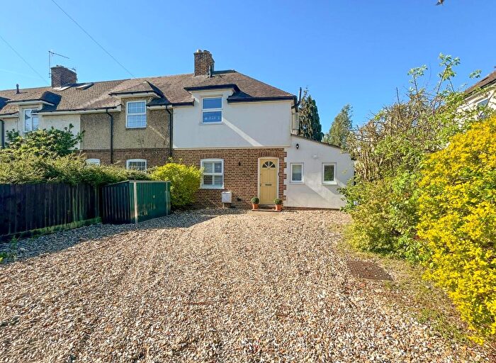 4 Bedroom Semi Detached House For Sale In Kendal Way, Cambridge, CB4