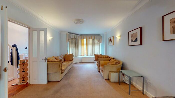 3 Bedroom Flat To Rent In Cumberland Road, E13