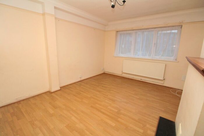 2 Bedroom Flat To Rent In Highclere Street, London SE26