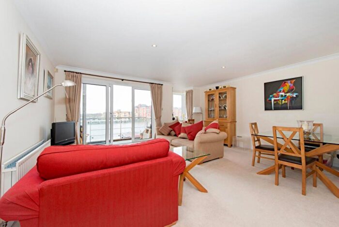 2 Bedroom Flat To Rent In Riverside Plaza, London, SW11