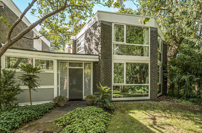 4 Bedroom End Of Terrace House For Sale In Templemere, Weybridge, Surrey, KT13