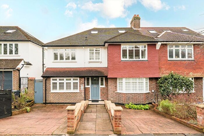 2 Bedroom Flat To Rent In Crescent Way, London, SW16