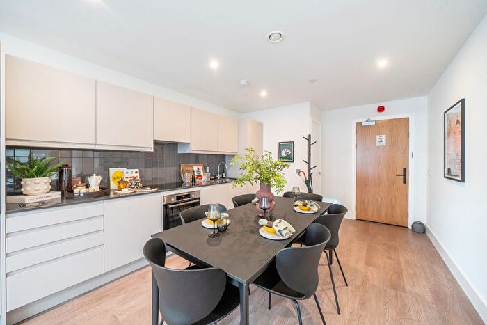 3 Bedroom Flat To Rent In Uncle Leeds, Whitehall Leeds, LS12