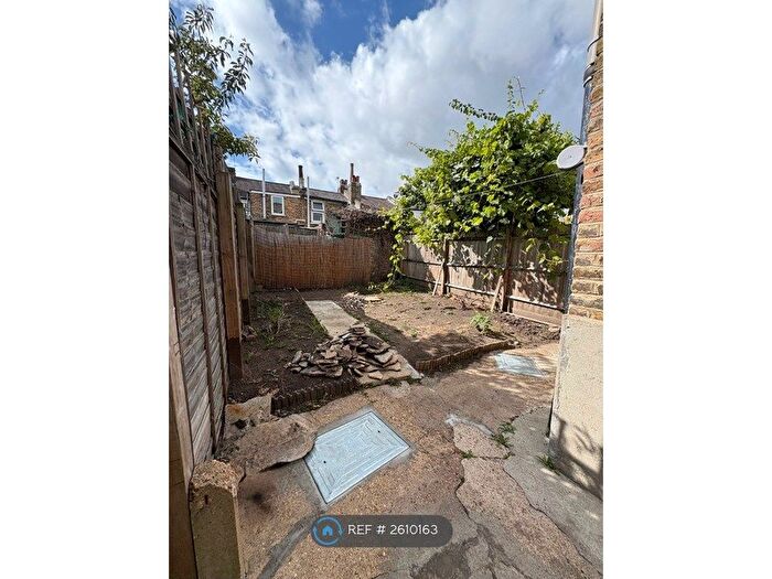 2 Bedroom Flat To Rent In West Green Road, London, N15