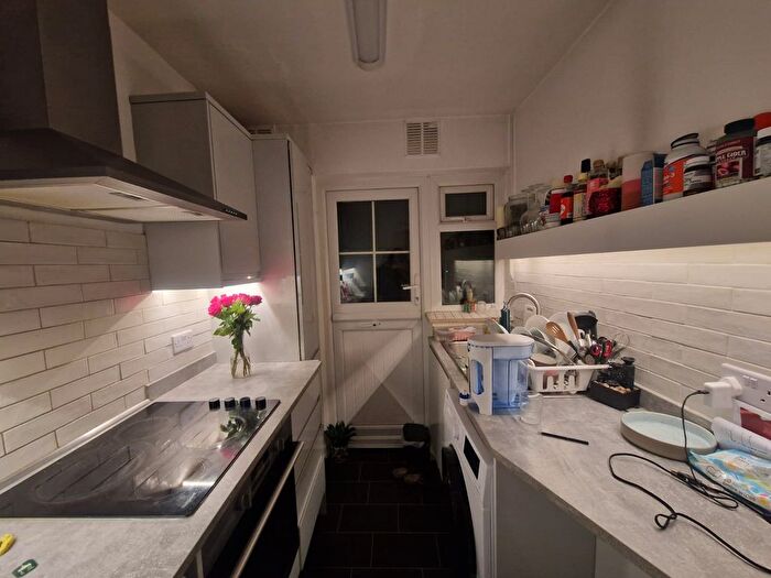 2 Bedroom Maisonette To Rent In Woodlands Grove, Isleworth, TW7