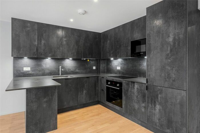 3 Bedroom Flat To Rent In Mowlem Street, Cambridge Heath, London, E2