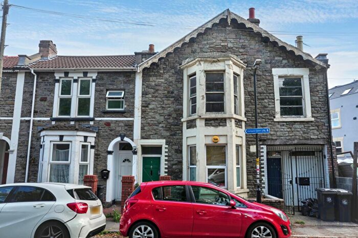 2 Bedroom Flat For Sale In First Floor Flat Gordon Road, Bristol, BS2