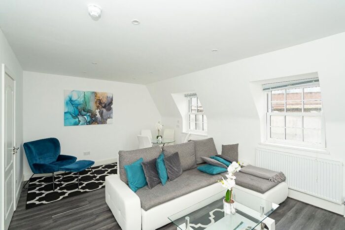 1 Bedroom Flat To Rent In High Street, Watford, WD17