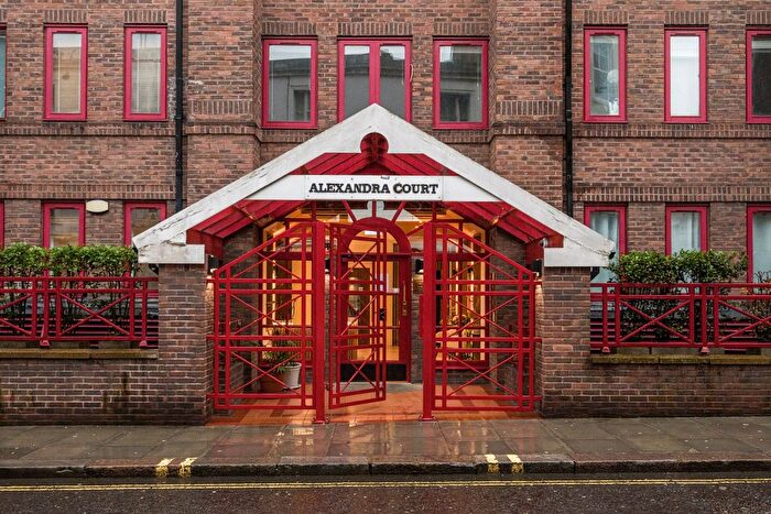 2 Bedroom Flat For Sale In Moscow Road, London, W2