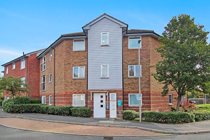 2 Bedroom Flat For Sale In Yorkshire Close, Bletchley, Milton Keynes, Buckinghamshire, MK3