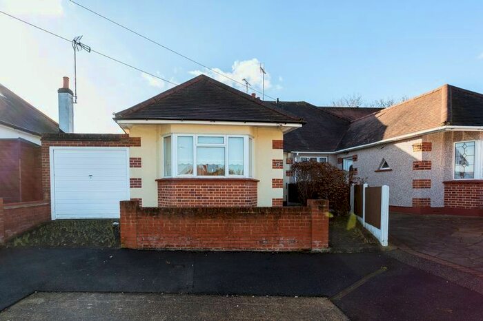 2 Bedroom Bungalow To Rent In Forfar Close, Leigh-On-Sea SS9