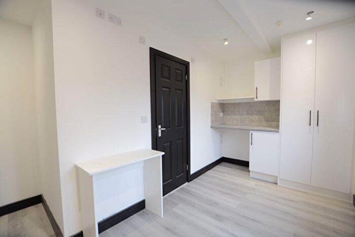 Flat To Rent In Burkes Parade, Beaconsfield, HP9