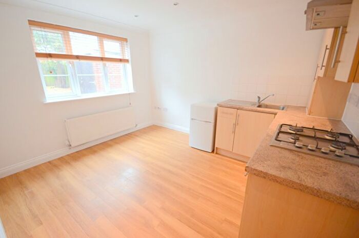 1 Bedroom Flat To Rent In Holdenhurst Road, Bournemouth, BH8