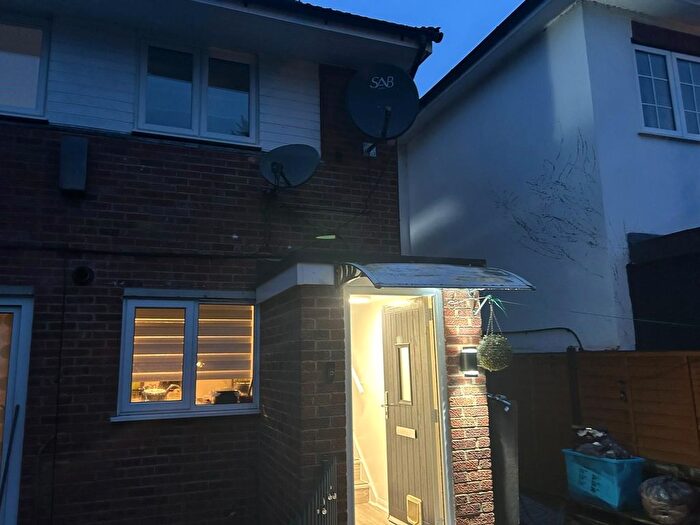 2 Bedroom Maisonette To Rent In Churchfield Path, Cheshunt, Cheshunt, Waltham Cross, EN8