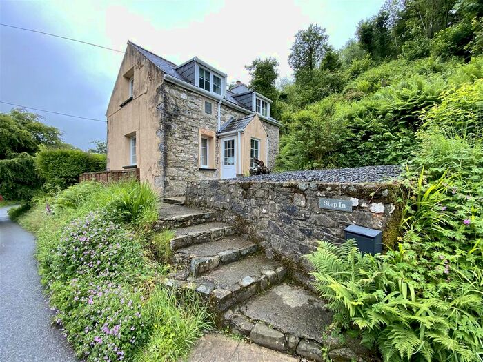 Houses for sale & to rent in SA65 9TN, Dinas Cross Fishguard