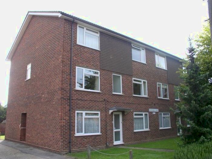 2 Bedroom Flat To Rent In Stanwell Road, Ashford, Middlesex, TW15